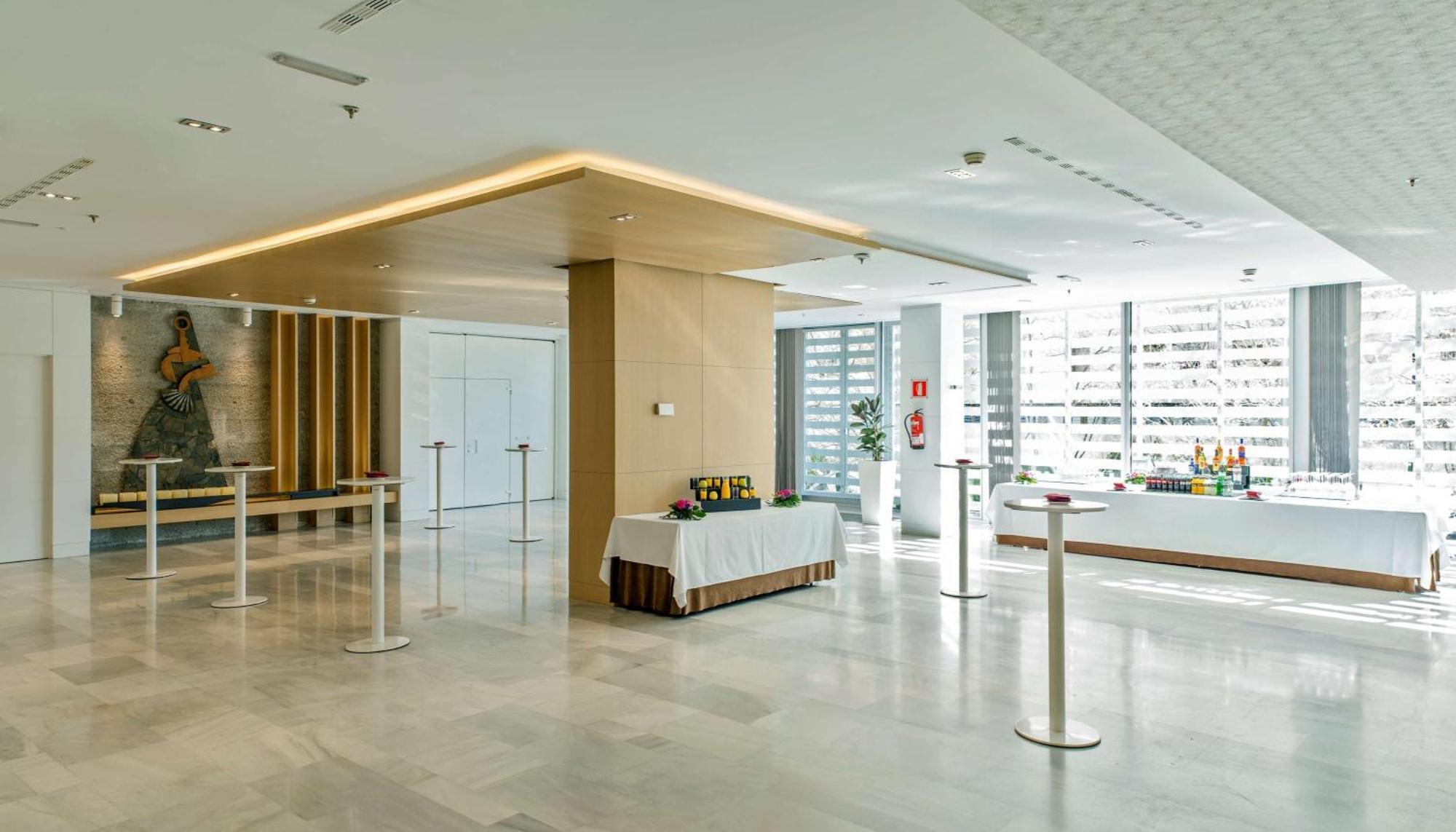 เอ็นเอช คอลเลคชัน มาดริด ยูโรบิลดิ้ง Hotel ภายนอก รูปภาพ