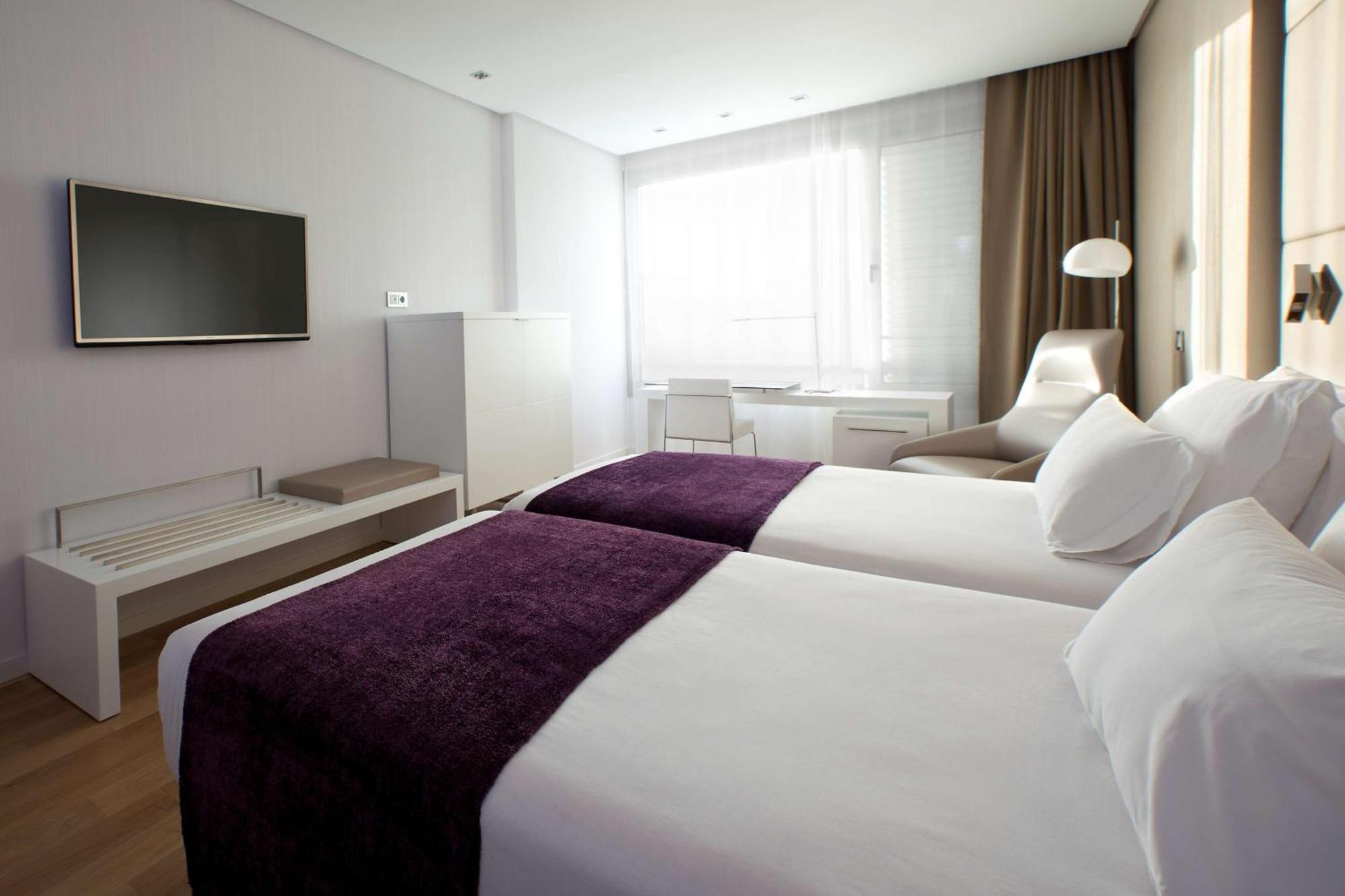 เอ็นเอช คอลเลคชัน มาดริด ยูโรบิลดิ้ง Hotel ภายนอก รูปภาพ