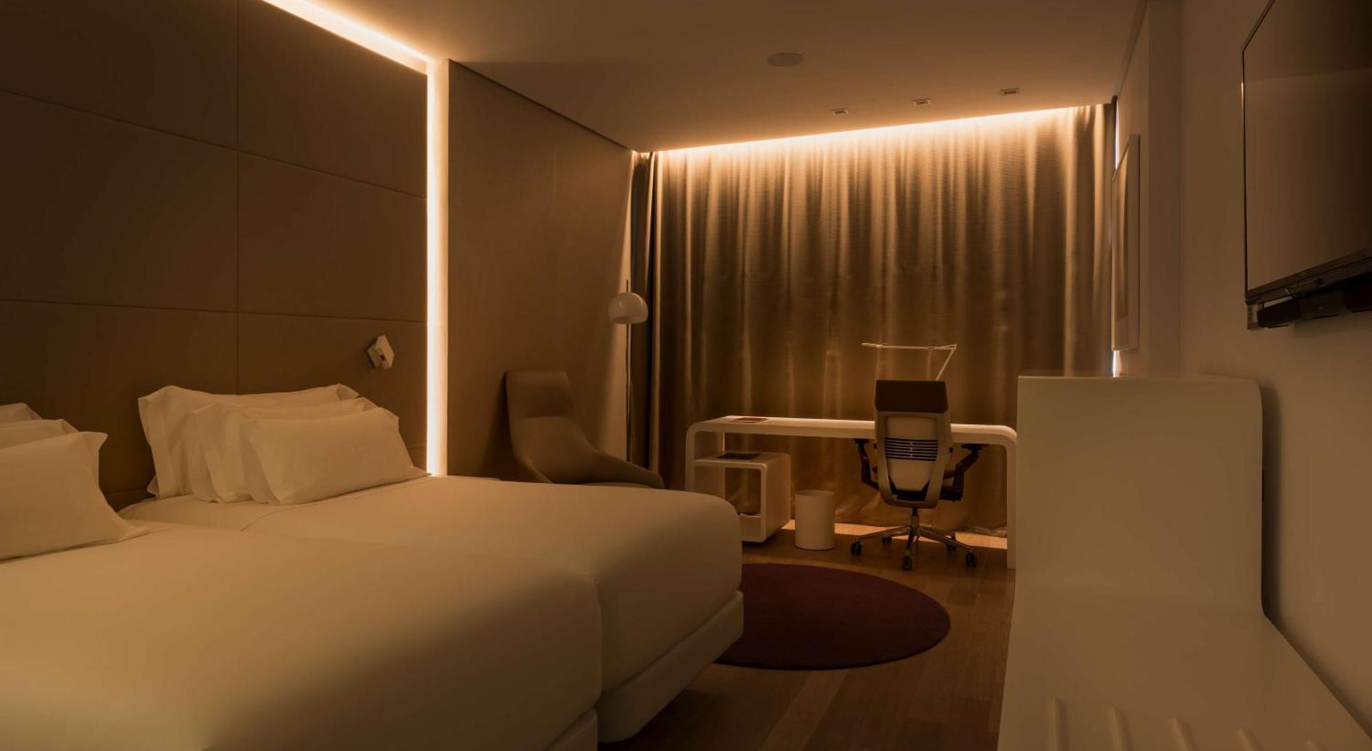 เอ็นเอช คอลเลคชัน มาดริด ยูโรบิลดิ้ง Hotel ภายนอก รูปภาพ